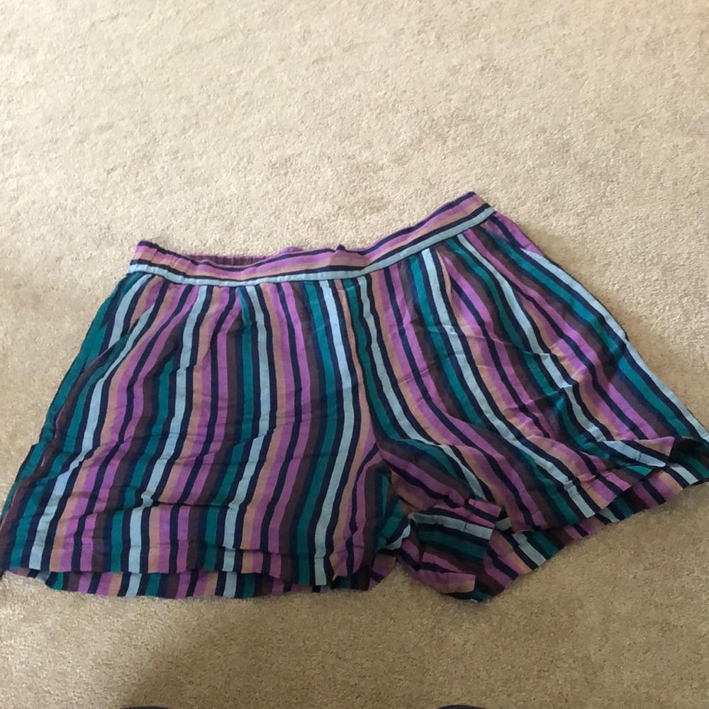 Stripped linen shorts